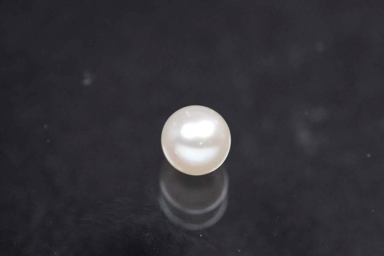 Süßwasserperlen, angebohrt rund, ca.Maße Ø4,0-4,5mm, Farbe weiss