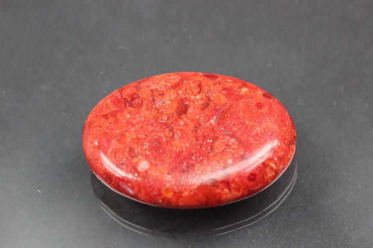 Schaumkorallanhänger gepresst rot Oval Maße 34 x 25mm, 7mm stark, Bohrung Ø ca. 1,2mm, längs gebohrt