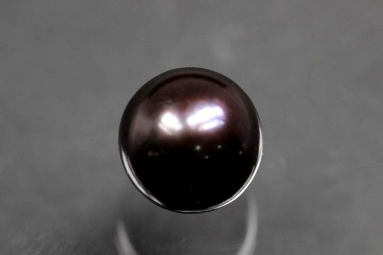 freshwater pearls cultured natural, half drilled, approx. size Ø9,0-9,5mm, shape round, Quality AAA, color black