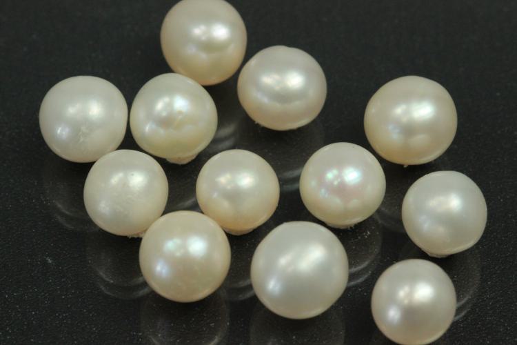 Freshwater pearl lot, undrilled, approx. dimensions 6.0mm to approx. 7.5mm, oval shape, color shades of white.