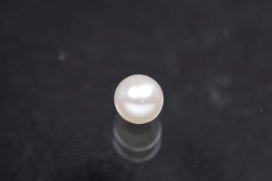 Freshwater pearls, half drilled round, approx.size Ø4,0-4,5mm, color white