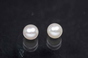 Freshwater pearls, half drilled round, approx.size Ø4,0-4,5mm, color white