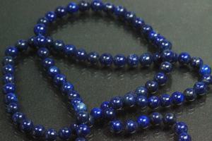 Lapis Lazuli spherical gemstone strand blue, approx. dimensions Ø 4mm, approx. 39,5cm long. Quality feature “A”. This gemstone strand was provisionally strung on blue pearl silk for further processing.