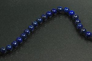 Lapis Lazuli spherical gemstone strand blue, approx. dimensions Ø 4mm, approx. 39,5cm long. Quality feature “A”. This gemstone strand was provisionally strung on blue pearl silk for further processing.