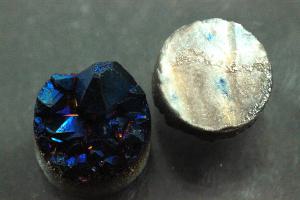 Quarz Druzy, Form rund, Farbe blaufarben, ca Maße Ø 10mm, Höhe 5,7-8,9 mm