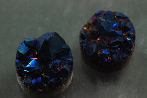 Quarz Druzy, Form rund, Farbe blaufarben, ca Maße Ø 10mm, Höhe 5,7-8,9 mm