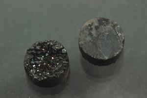 Quarz Druzy, Form rund, Farbe schwarzfarben, ca Maße Ø 8mm, Höhe 3,8-5,3 mm