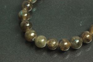 Labradorit spherical gemstone strand, approx. dimensions Ø 8mm, approx. 39,0 - 40,0cm long.