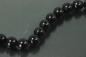 Glass strand spherical black, approx. dimensions Ø 8mm, approx. 39,0 - 40,0cm long.