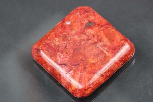 sponge coral pendant pressed red square size 39 x 39mm, 8mm thickness, hole Ø ca. 1,2mm, diagonal drilled