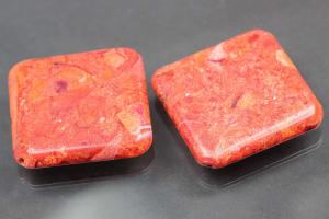 sponge coral pendant pressed red square size 39 x 39mm, 8mm thickness, hole Ø ca. 1,2mm, diagonal drilled