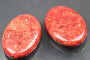 sponge coral pendant pressed red Oval size 34 x 25mm, 7mm thickness, hole Ø ca. 1,2mm, straight drilled