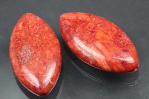 sponge coral pendant pressed red ellipsis size 38 x 20mm, 9mm thickness, hole Ø ca. 1,2mm, straight drilled