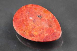 Schaumkorallanhänger gepresst rot Tropfen Cabochon Maße Ø 49 x 34 x 10mm, Bohrung für Öse Ø ca. 0,9mm