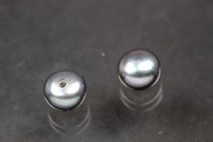 Süßwasserperlen, angebohrt Button, ca.Maße Ø6,0-6,5mm, Hoch 5,0-5,5mm, Farbe peacock