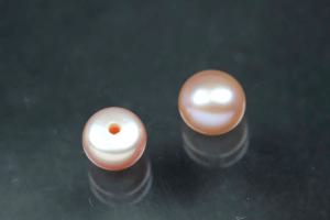 Süßwasserperlen, angebohrt Button, ca.Maße Ø6,0-6,5mm, Hoch 5,0-5,5mm, Farbe plum