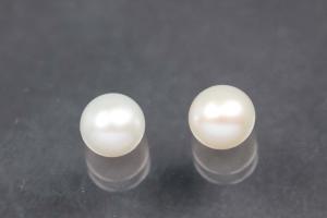 Süßwasserperlen, angebohrt Button, ca.Maße Ø6,0-6,5mm, Hoch 5,0-5,5mm, Farbe weiss