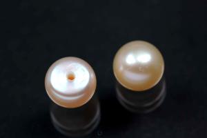 Süßwasserperlen, angebohrt Button, ca.Maße Ø7,0-7,5mm, Hoch 5,5-6,0mm, Farbe peach