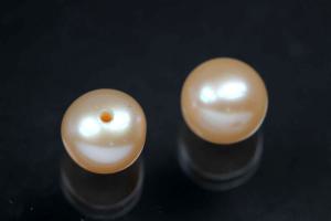 Süßwasserperlen, angebohrt Button, ca.Maße Ø7,5-8,0mm, Hoch 6,5-7,0mm, Farbe peach